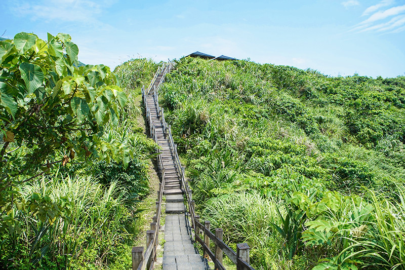 漫遊花蓮海線一日旅｜牛山呼庭秘境・麻糬洞奇景・大石鼻山山海景 NT$1500 花蓮好好玩