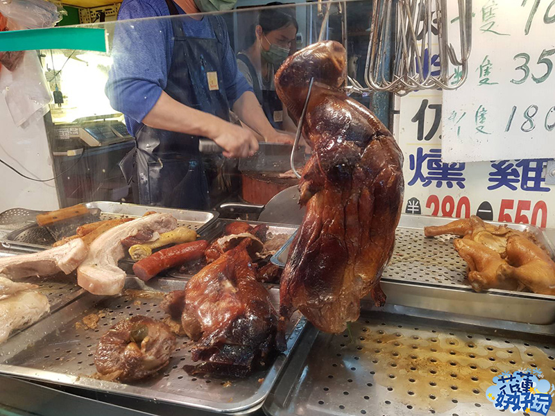 【花蓮市美食】美崙市場老味燒臘便當｜隱身傳統市場的三寶飯燒臘美味 花蓮好好玩