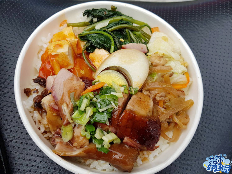 【花蓮市美食】美崙市場老味燒臘便當｜隱身傳統市場的三寶飯燒臘美味 花蓮好好玩