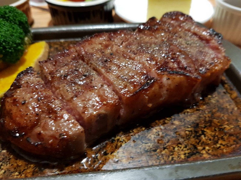 【花蓮市好吃】老饕A+岩燒牛排｜爐烤牛排好滋味 花蓮好好玩