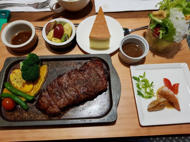 【花蓮市好吃】老饕A+岩燒牛排｜爐烤牛排好滋味 花蓮好好玩