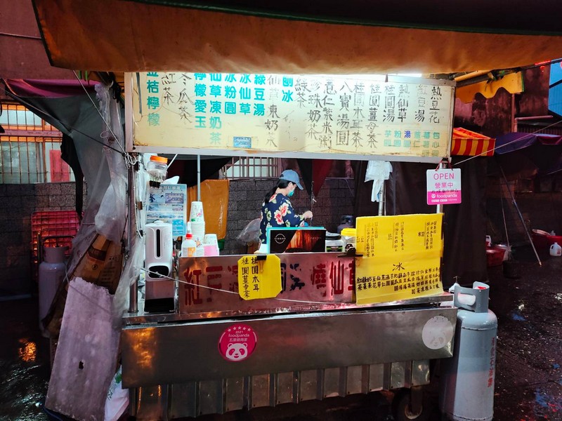 【新城好吃】北埔廟口夜市｜在地人的生活圈，共享桌位，簡單點的夜市小吃 花蓮好好玩