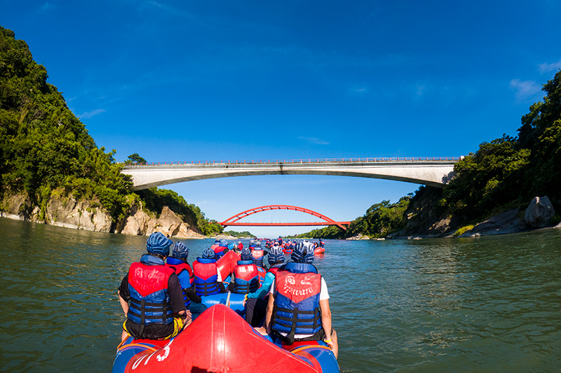 花蓮秀姑巒溪泛舟FUN體驗【向上泛舟】NT$ 1000元/人起 花蓮好好玩
