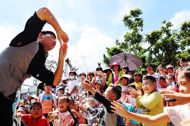 【花蓮市好玩】遠東百貨｜CLOWN SHOW，週週特技拿好禮！11月獻禮表演 花蓮好好玩
