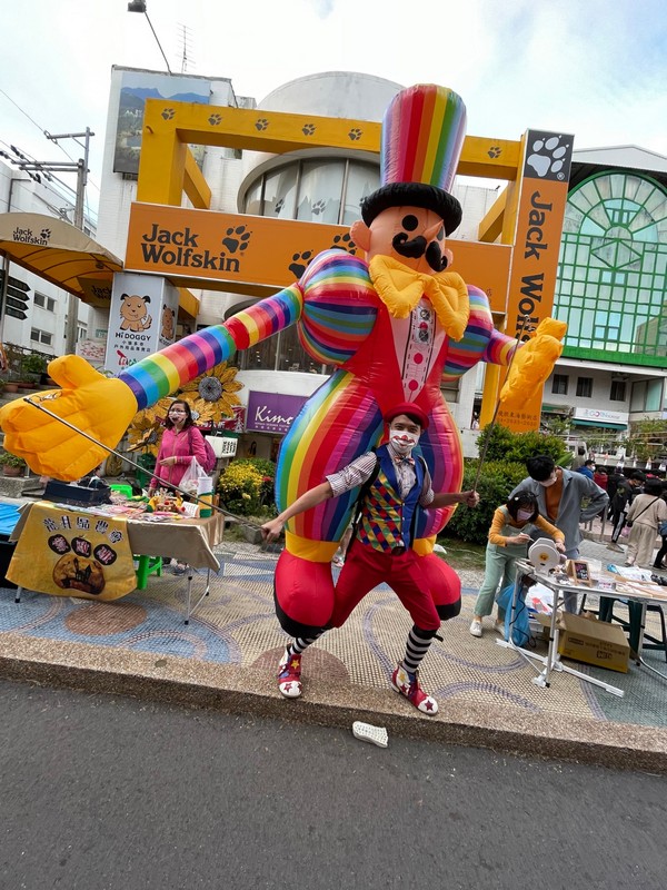 【花蓮市好玩】遠東百貨｜CLOWN SHOW，週週特技拿好禮！11月獻禮表演 花蓮好好玩