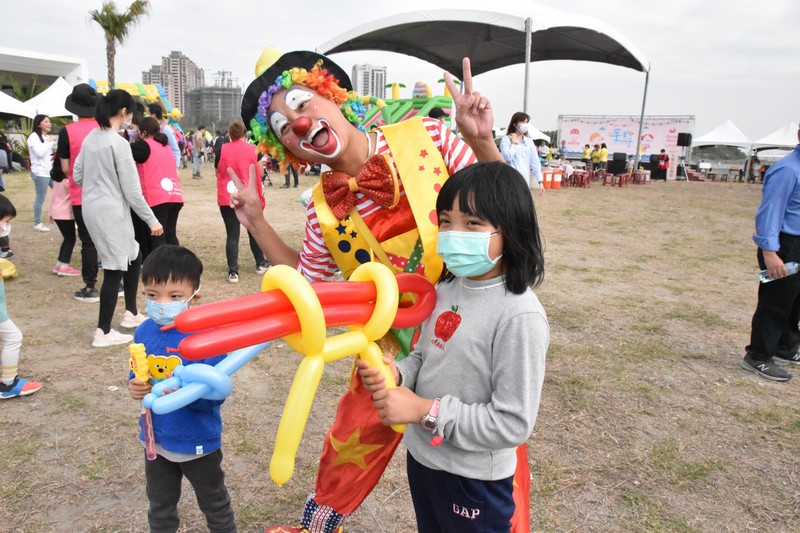 【花蓮市好玩】遠東百貨｜CLOWN SHOW，週週特技拿好禮！11月獻禮表演 花蓮好好玩
