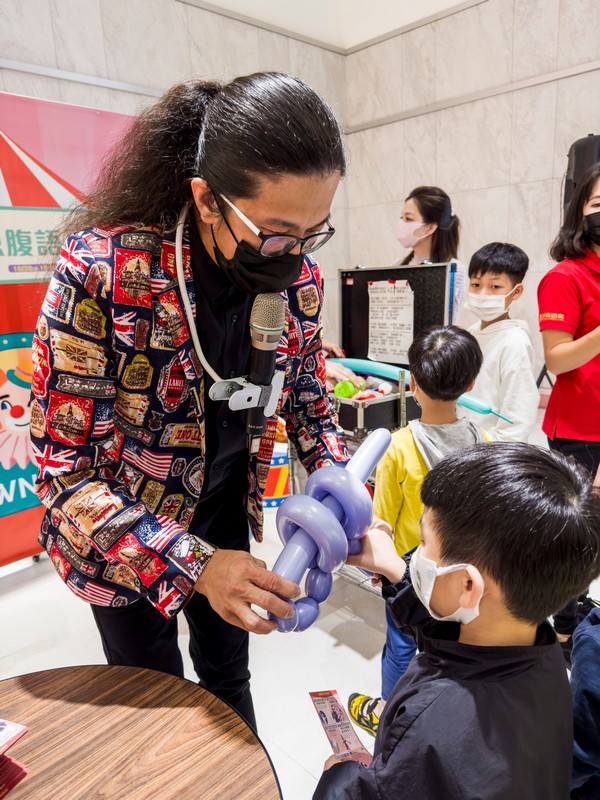 【花蓮市好玩】遠東百貨｜CLOWN SHOW，週週特技拿好禮！11月獻禮表演 花蓮好好玩