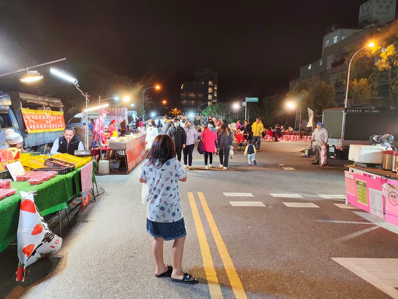 【新城好吃】新城夜市｜火車站出來直通的週五大夜市 花蓮好好玩