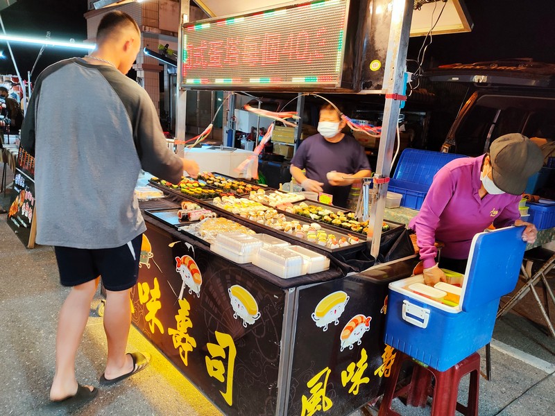 【新城好吃】新城夜市｜火車站出來直通的週五大夜市 花蓮好好玩