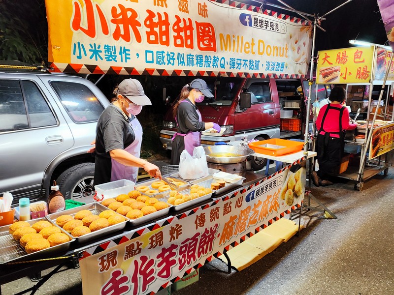 【新城好吃】新城夜市｜火車站出來直通的週五大夜市 花蓮好好玩