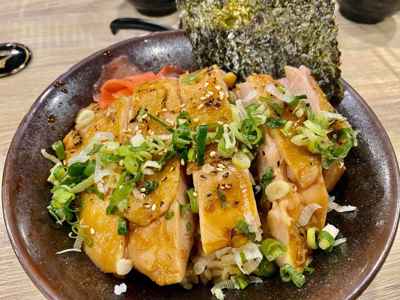 【花蓮市好吃】牛匠太郎x直火炙燒丼飯｜日式丼飯、拉麵好食，大碗超飽足 花蓮好好玩