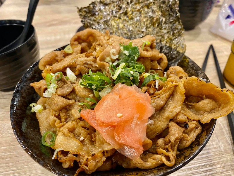 【花蓮市好吃】牛匠太郎x直火炙燒丼飯｜日式丼飯、拉麵好食，大碗超飽足 花蓮好好玩
