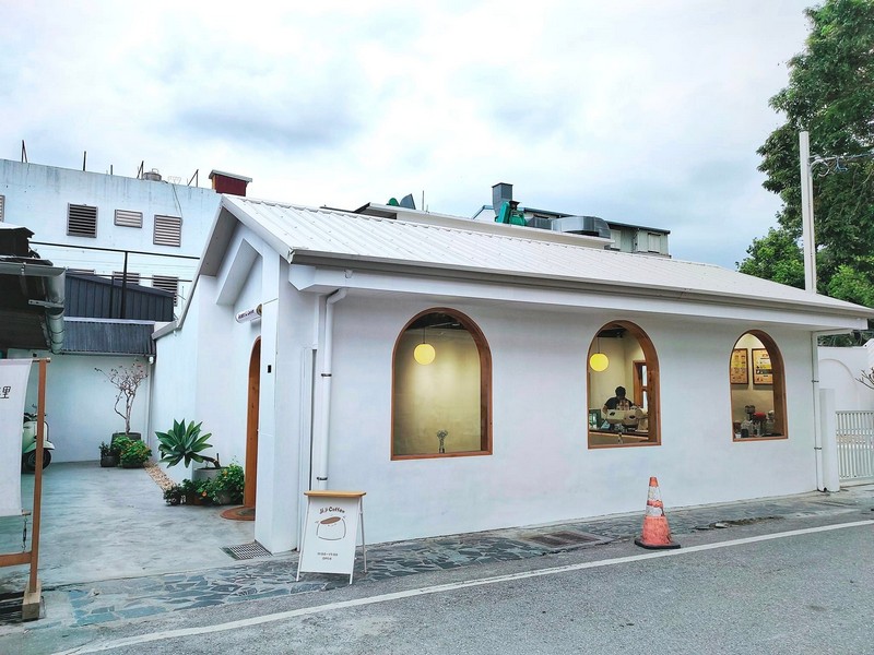 【新城好吃】Ji Ji Coffee吉吉咖啡｜新城老街的舒芙蕾花園，照相館旁的網美拍照景點 花蓮好好玩