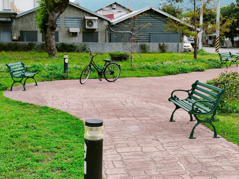 【新城好玩】新城村兒童遊樂場｜鎮安宮公車站旁的簡單可愛地方小公園 花蓮好好玩