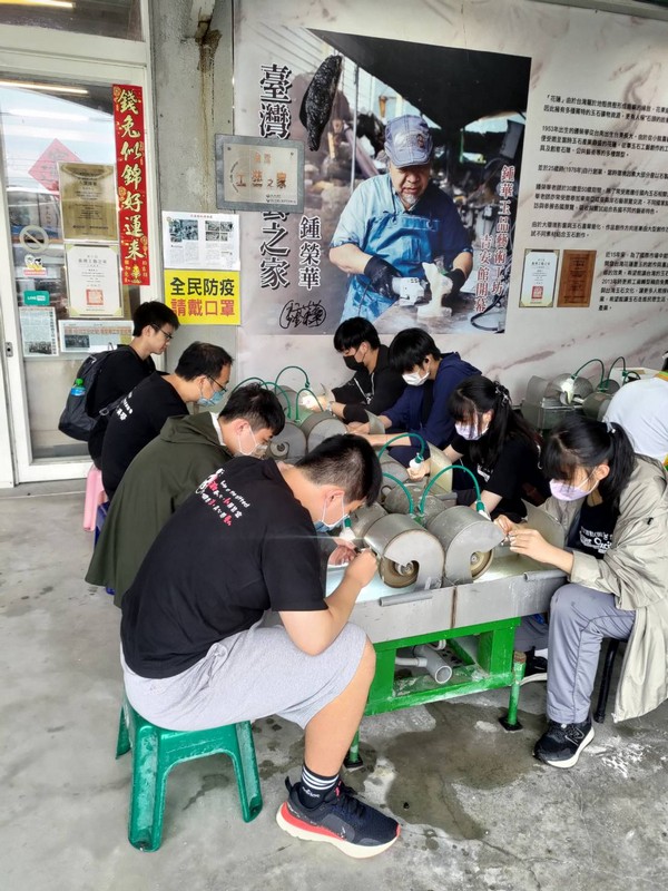 花蓮玉石DIY (鍾華玉工坊) NT$ 398 花蓮好好玩 花蓮玉石DIY (鍾華玉工坊) NT$ 398 花蓮好好玩