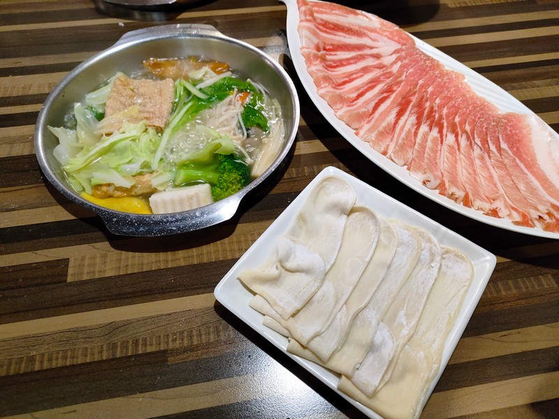 【花蓮市好吃】宮澤火鍋｜轉角遇到的火鍋之愛，手工製作美味丸子與哈根達斯，高品質的火鍋享受 花蓮好好玩